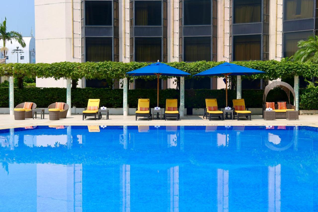 Shangri-La Shenzhen - Nearby Luohu Border, Outdoor Swimming Pool Exterior photo