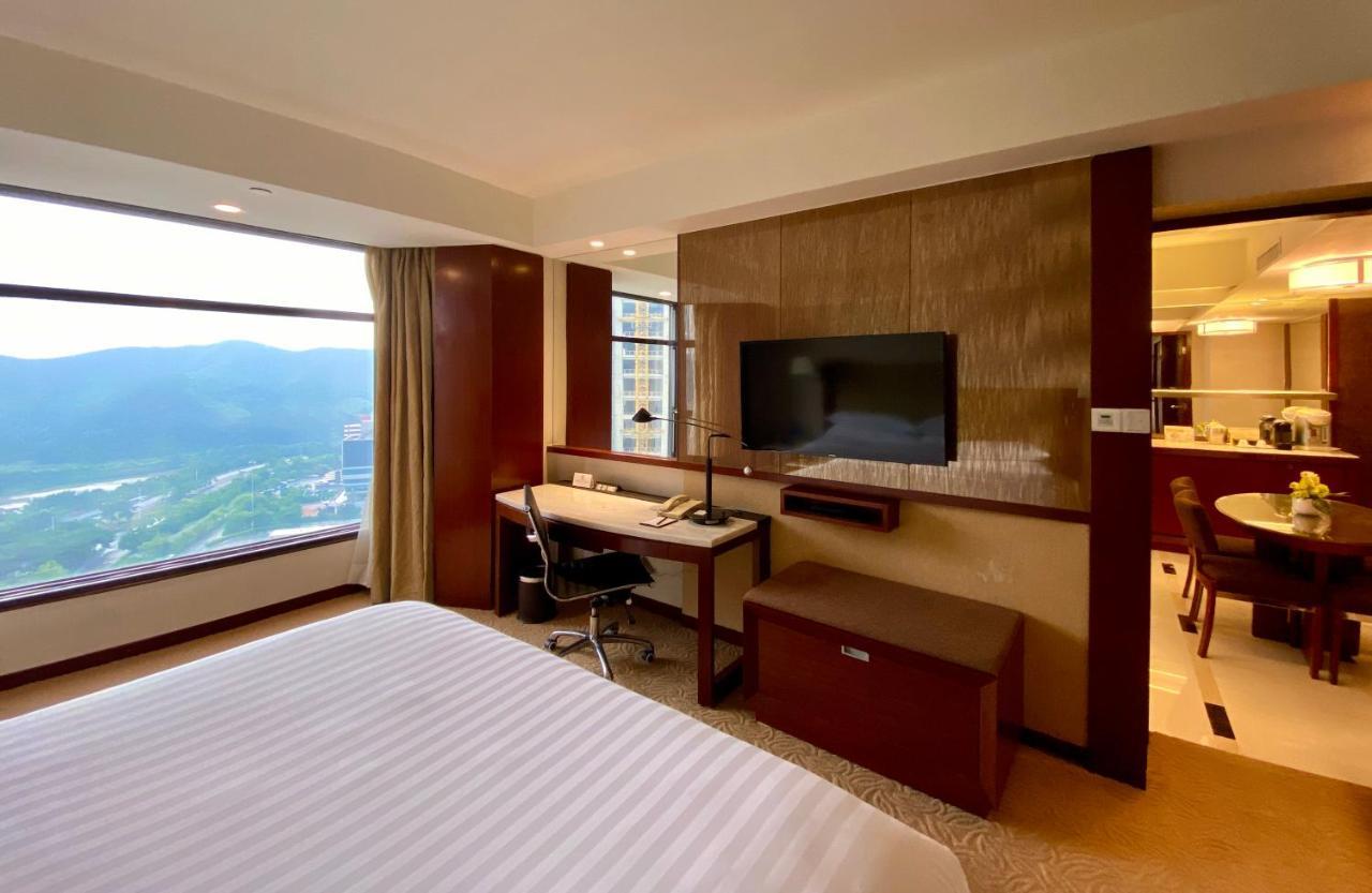 Shangri-La Shenzhen - Nearby Luohu Border, Outdoor Swimming Pool Exterior photo