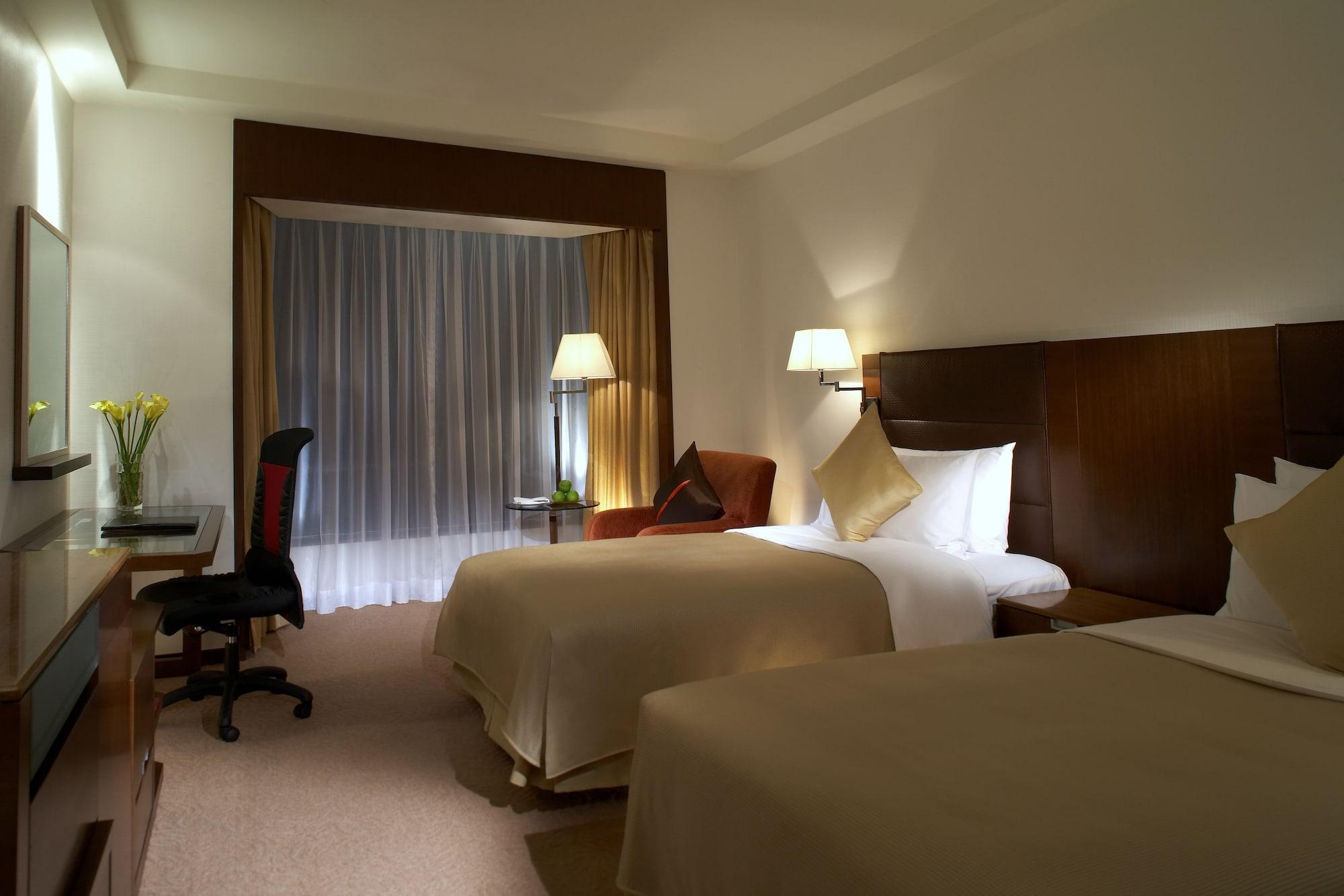Shangri-La Shenzhen - Nearby Luohu Border, Outdoor Swimming Pool Room photo