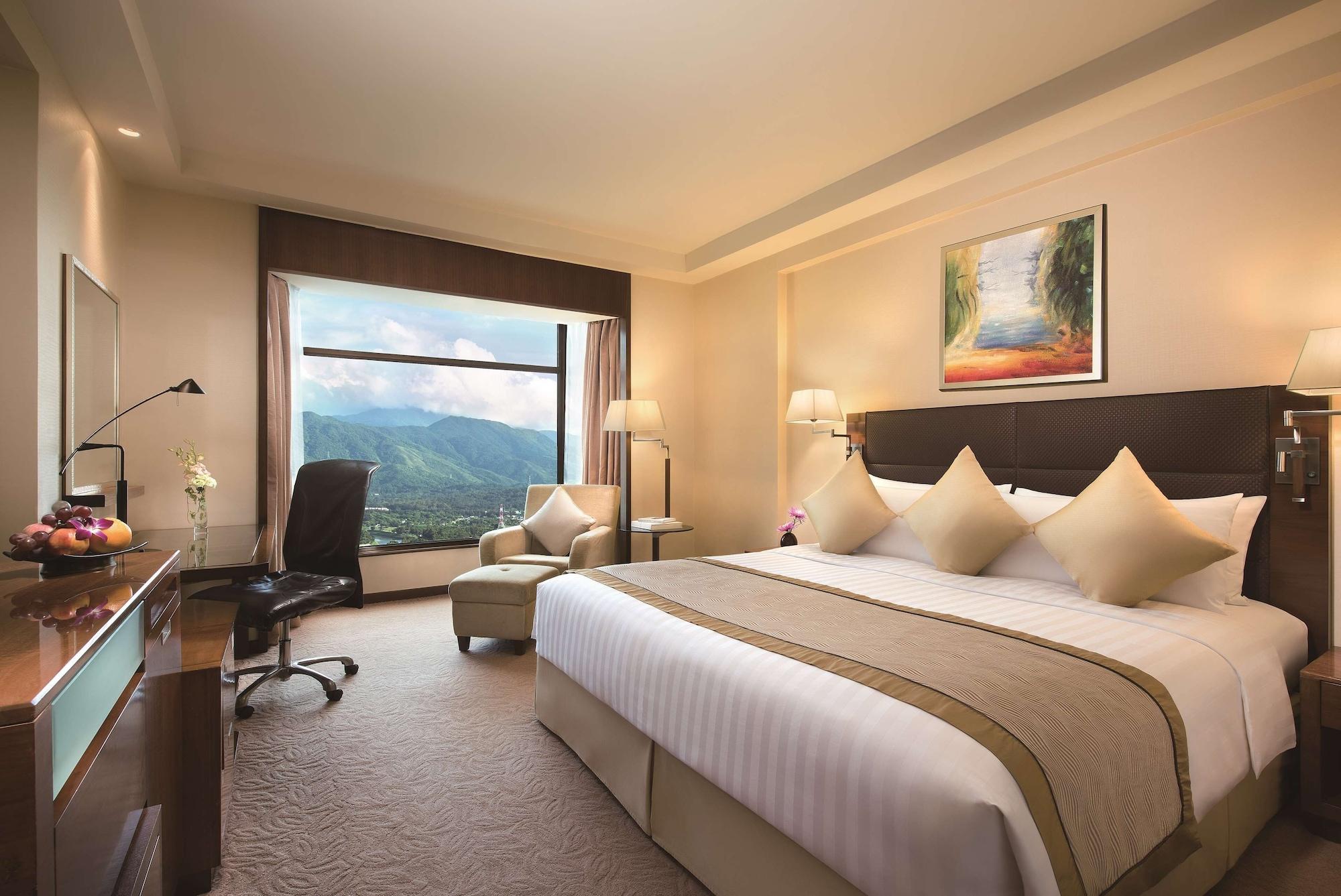 Shangri-La Shenzhen - Nearby Luohu Border, Outdoor Swimming Pool Exterior photo